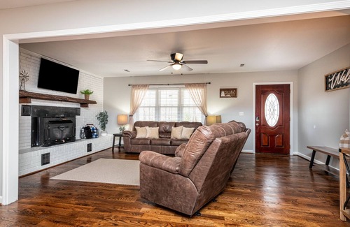 Pickens House | Home on 6 acres 🏠 with creek. 5min to downtown Pickens, close to Table Rock 🏞