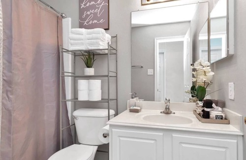 Houston House | Home Sweet Townhome! Spring area (2 Queen Beds)