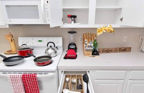 Houston House | Home Sweet Townhome! Spring area (2 Queen Beds)