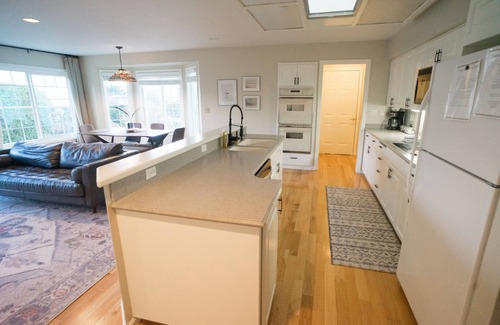 Brookings House | Home w/Beach Access & King Bed