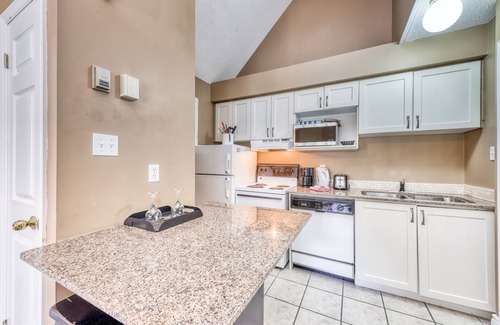 Craigleith Apartment | Home w/deck & shared seasonal pool/year-walk to lifts, dogs OK