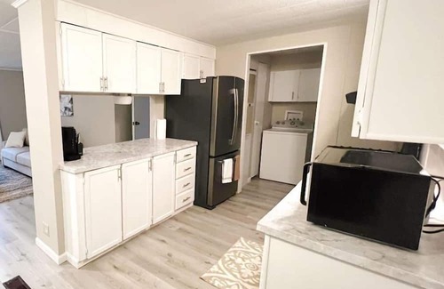 Leo-Cedarville House | Home w/Master King Suite And Garage