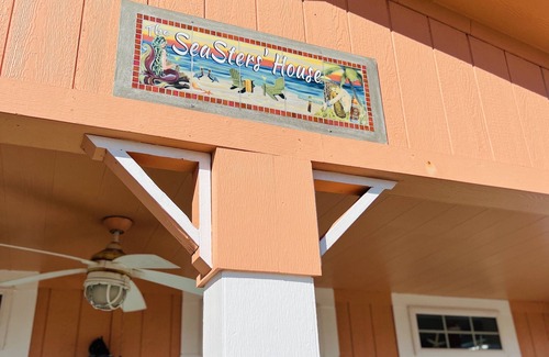 Crystal Beach House | Home with beach view from front porch, only two minute walk to beach. Very Nice!