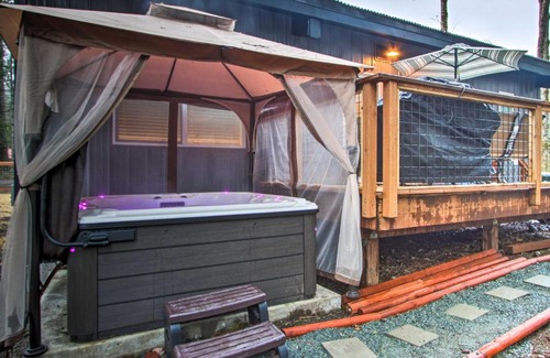 Paradise Estates House | Home with Hot Tub Less Than 5 Miles to Rainier National Park