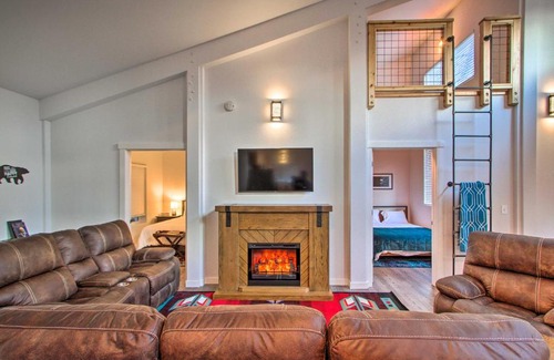 Paradise Estates House | Home with Hot Tub Less Than 5 Miles to Rainier National Park