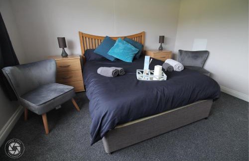 Forsbrook House | Home with HotTub near AltonTowers & Waterworld sot
