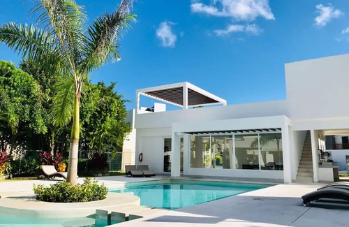 Puerto Morelos House | Home with pool and close 7 minutes to the beach, Pet-Friendly