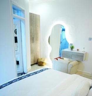 Kampala Apartment | Home2Suite by Veronica Buziga, Munyonyo- Luxury with Netflix, Wi-Fi, & Free Parking