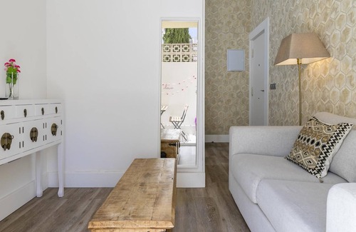 Guindalera Apartment | HOMEABOUT DIEGO DE LEON APARTMENT II