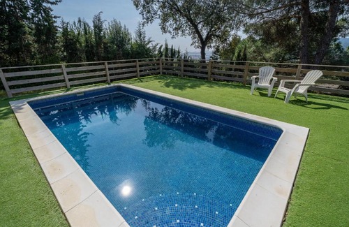Santa Susanna Villa | HomeHolidaysRentals Velur