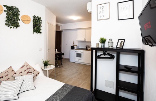 Crescenzago House | HomeHotel - Paruta 65 Teti