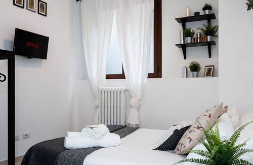 Crescenzago House | HomeHotel - Paruta 65 Teti