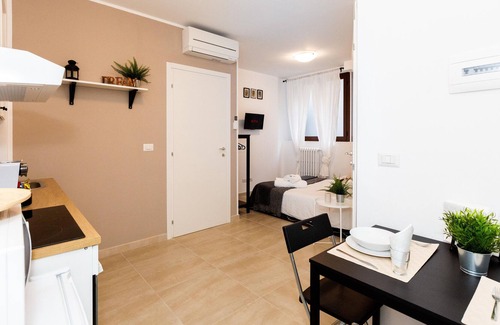 Crescenzago House | HomeHotel - Paruta 65 Teti