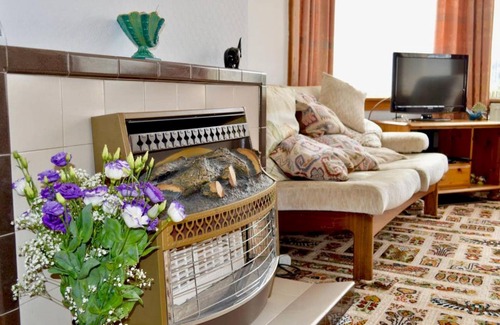 Restalrig Apartment | Homely 2 Bed with Arthur Seat Views