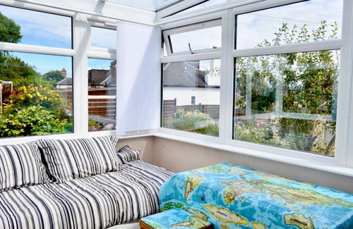 Restalrig Apartment | Homely 2 Bed with Arthur Seat Views