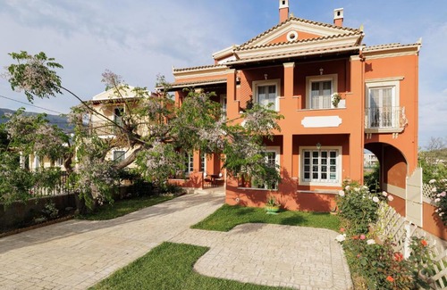 Ipsos Apartment | HOMELY 2BD APT IN DASSIA