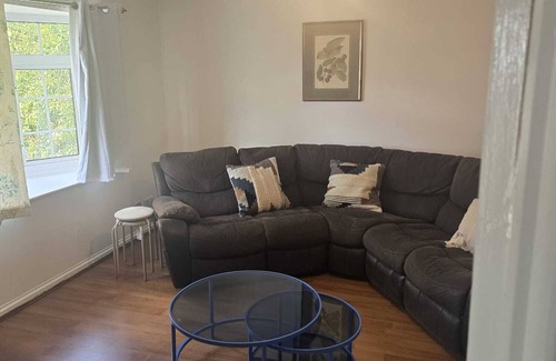 Vange House | Homely 3-bedroom House close to shops and also close to the town center
