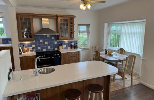 Barnstaple House | Homely 4 bed in Barnstaple