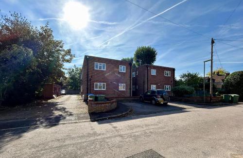 Walton-on-Thames Apartment | Homely flat in Surrey