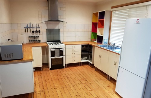 Eildon House | Homely Lakeside Getaway - Pet Friendly - 20% OFF