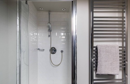 Primrose Hill Apartment | Homely Parkside Home in Primrose Hill