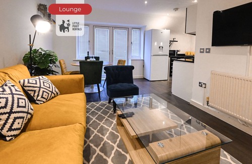 Cranfield Apartment | Homely & Spacious Flat w/Balcony & Fast Wi-Fi