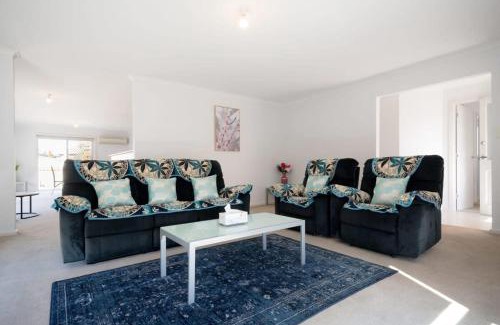 Prospect Vale House | Homely Suburban Delight With Parking & Wi-fi
