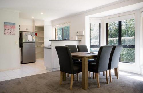 South Launceston Apartment | Homely Unit Located Near the City with Parking and Wifi