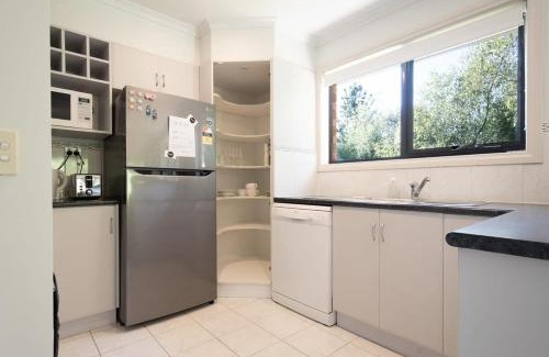 South Launceston Apartment | Homely Unit Located Near the City with Parking and Wifi