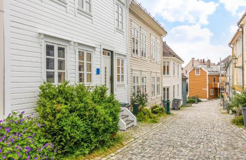 Bergen City Centre Apartment | Homerentals Apartments - Behind Bryggen & historic cobblestone streets - 2 Floor renovated from february 2025