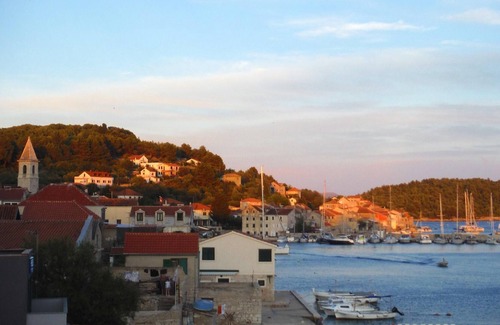 Prvic Luka Apartment | Homerez - 1 m away from the beach! Nice appartement for 4 ppl. at Prvić Luka