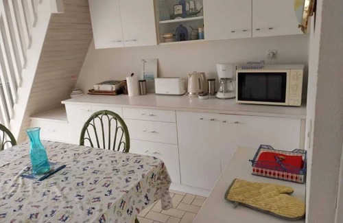 Saint-Gildas-de-Rhuys Apartment | Homerez - Apartment in Saint-Gildas-de-Rhuys