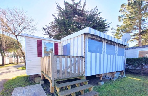 Saint-Jean-de-Monts House | Homerez - Amazing bungalow 3 km away from the beach for 8 ppl. with shared pool
