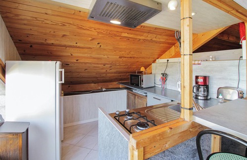 Echenans Apartment | Homerez - Apartment in Échenans with parking