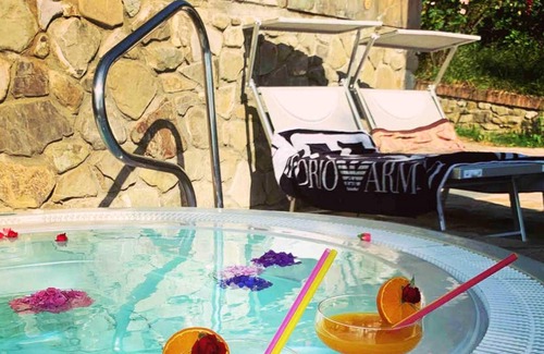 Monte San Pietro Apartment | Homerez - Appartement for 4 ppl. with shared pool and spa at Monte San Pietro