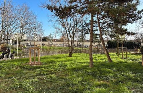 Issy-les-Moulineaux Apartment | Homerez - Apt. in Issy-les-Moulineaux