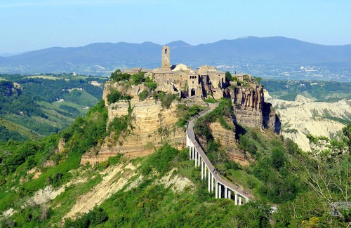 Caprarola Apartment | Homerez - Beautiful appartement for 3 ppl. with balcony at Caprarola
