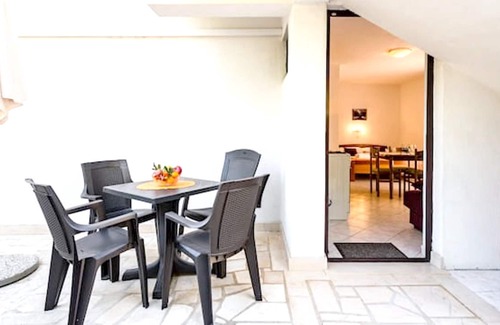 Zavala Apartment | Homerez - Beautiful studio for 2 ppl. at Zavala
