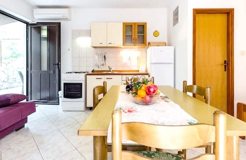 Zavala Apartment | Homerez - Beautiful studio for 2 ppl. at Zavala