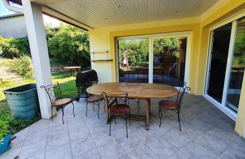 Devant-les-Ponts House | Homerez - Big house for 11 ppl. with jacuzzi, spa, garden and terrace at Metz