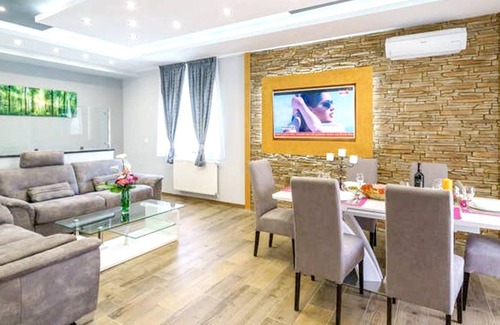 Zagvozd Villa | Homerez - Big villa 15 km away from the beach with swimming-pool and jacuzzi