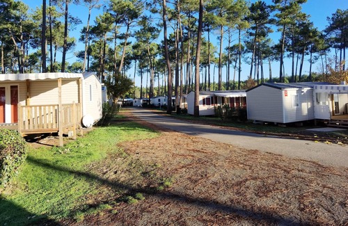 Saint-Julien-en-Born House | Homerez - Bungalow 4 km away from the beach for 8 ppl. with shared pool