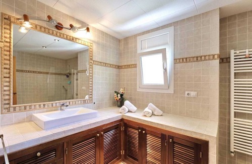 El Mas Isaac Ski Chalet | Homerez - Chalet for 10 ppl. with swimming-pool and terrace at Palau saverdera