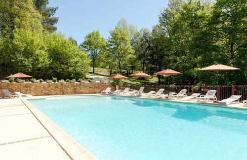 Sarlat-la-Caneda Ski Chalet | Homerez - Chalet in Sarlat-la-Canéda