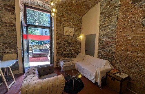 Bastia Apartment | Homerez - Charming apartment in Bastia with enclosed garden