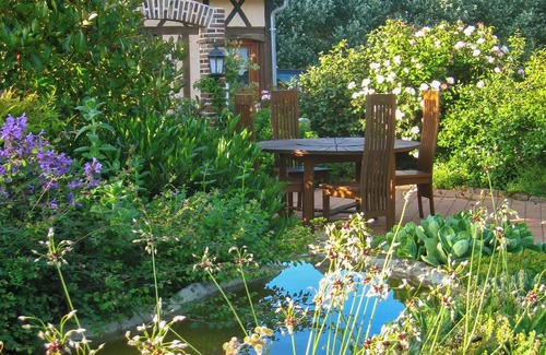 Cheronvilliers House | Homerez - Charming House in Chéronvilliers with Garden