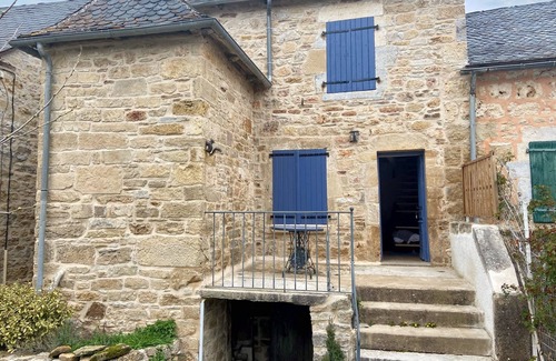 Vimenet House | Homerez - Charming Villa in Vimenet with Garden and Terrace