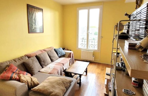 Saint-Denis Apartment | Homerez - Comfy Apt. in Saint-Denis