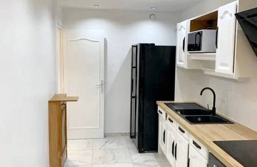 Bobigny Apartment | Homerez - Flat in Bobigny with balcony