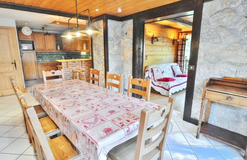 La Chapelle-d'Abondance Apartment | Homerez - Apt La Chapelle mtn view.